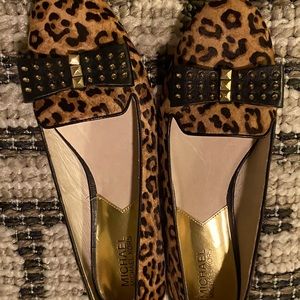 MICHAEL Michael KORS Gold Studded Bow 9 1/2 Flat